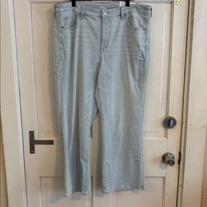 American Eagle Outfitters Light Blue Cropped Jeans